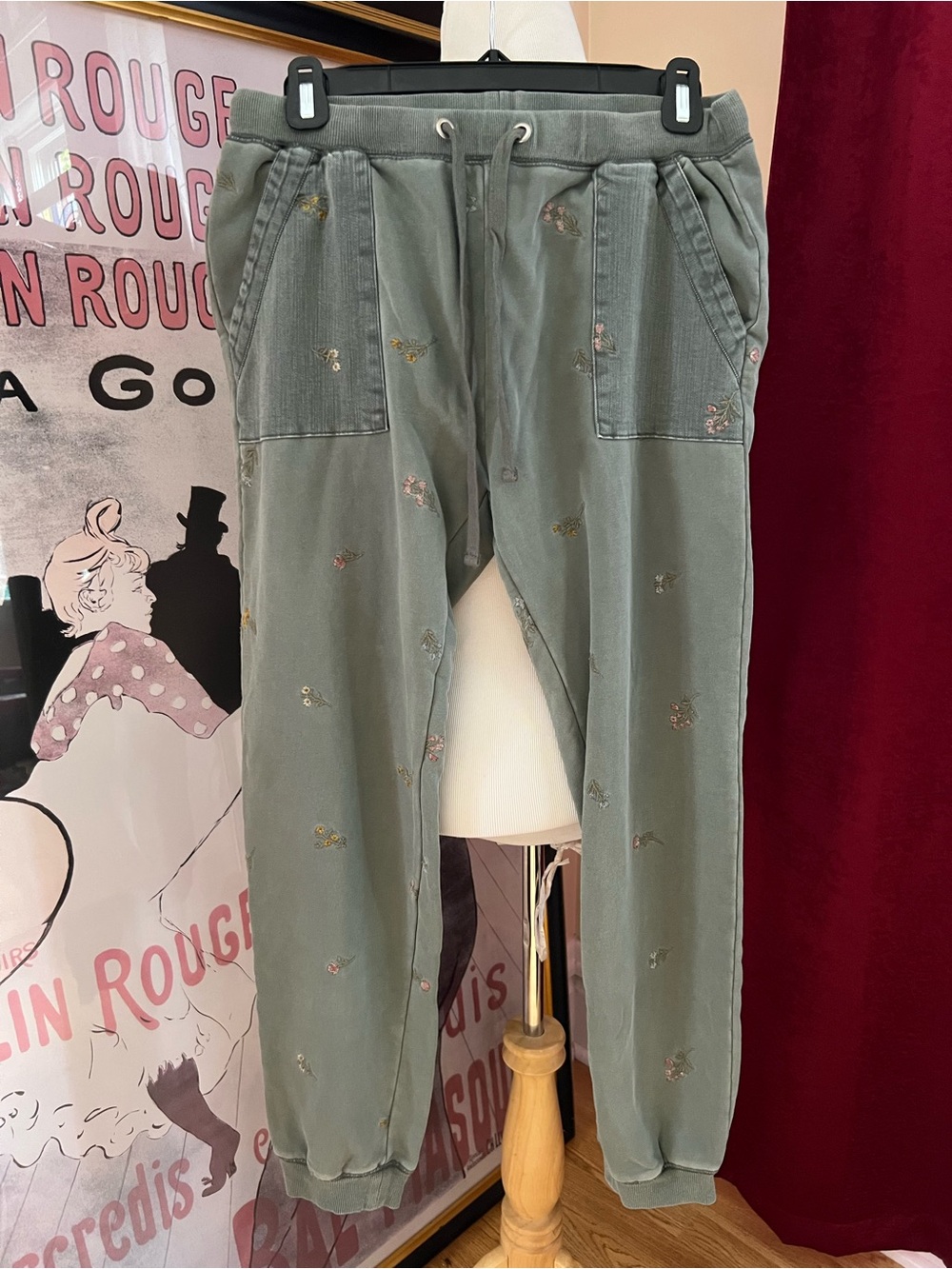 Driftwood Green Floral Embroidered Sweatpants - Size Small